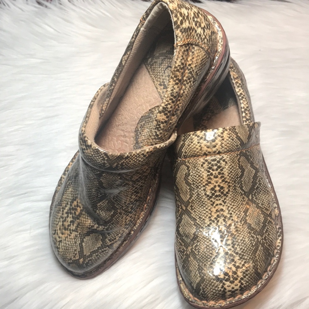 BOC clog, size 6.5, snakeskin print